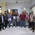 Doc. Pelapor Hairil Tami bersama tim kuasa hukumnya saat mengajukan laporan terkait dugaan penggelapan di Polres Metro Bekasi, Kabupaten Bekasi. Laporan tersebut diajukan pada 10 September 2025 dan selanjutnya menjadi dasar permintaan pihak pelapor untuk memperoleh informasi mengenai perkembangan penanganan perkara serta SP2HP dari penyidik.