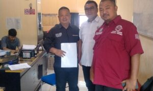 Penanganan Kasus Dugaan Kekerasan Benang Raja, Tim Advokasi Apresiasi Penyidik Polres Salatiga Doc. Kuasa hukum korban dari Subur Jaya Law Firm–FERADI WPI berada di kantor Polres Salatiga untuk melakukan koordinasi terkait perkembangan penanganan perkara dugaan kekerasan terhadap M. Sholeh Abdullah R. di area parkir Toko Benang Raja. Koordinasi dilakukan setelah agenda pemeriksaan korban di RSUD Salatiga dan menjadi bagian dari pendampingan hukum terhadap korban selama proses penanganan perkara berlangsung.