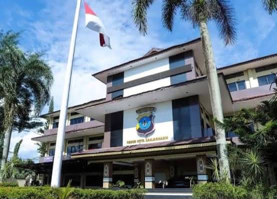 Doc. Gedung Mapolresta Banjarmasin tampak dari depan. Lokasi tersebut menjadi tempat berlangsungnya kegiatan magang yang melibatkan pelapor dalam perkara dugaan pelecehan seksual yang kini dilaporkan dan sedang didalami oleh Ditreskrimum serta Propam Polda Kalimantan Selatan.