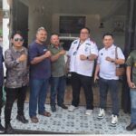 Doc. Tim kuasa hukum dari pihak M. Sholeh Abdullah Ali R. dan pihak Fujiyanto alias Yanto Petak serta Christabel Riko Aditama berfoto bersama usai mengikuti pertemuan mediasi pertama di Kantor Firma Hukum Subur Jaya dan Rekan–FERADI WPI, Ngampin, Ambarawa, Kabupaten Semarang, Kamis (24/9/2026). Pertemuan berlangsung sekitar pukul 15.30–17.00 WIB dan belum menghasilkan kesepakatan, sehingga para pihak selanjutnya akan mengkomunikasikan hasil pertemuan kepada prinsipal masing-masing serta mengatur agenda mediasi lanjutan.