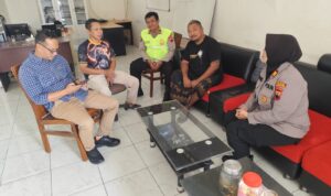 Doc. Kapolsek Ambarawa AKP Wiwid Wijayanti, S.H., M.H. bersama jajaran Polsek Ambarawa, pengurus PSHT Ranting Ambarawa, serta tokoh masyarakat dan tamu undangan mengikuti kegiatan silaturahmi dan komunikasi kamtibmas di lingkungan PSHT Rayon Ngampin, Ambarawa, Kabupaten Semarang, Rabu (23/9/2026). Pertemuan tersebut menjadi bagian dari upaya memperkuat sinergi dan menjaga keamanan serta kondusivitas wilayah menjelang agenda Parluh PSHT 2026.