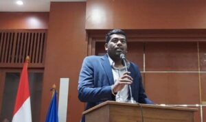 Temuan Hunian Mewah di Lapas Cibinong, Aktivis Desak Menteri Imipas Evaluasi Dirjen Pemasyarakatan Doc. Aktivis Buddhis nasional Ravindra, yang juga menjabat sebagai Ketua Umum Indonesia-India Youth Forum, menyampaikan sorotan terkait temuan Ombudsman RI mengenai keberadaan hunian dengan fasilitas menyerupai hunian mewah di Lapas Kelas IIA Cibinong, Kabupaten Bogor. Ravindra meminta Menteri Imigrasi dan Pemasyarakatan melakukan pemeriksaan dan evaluasi menyeluruh terhadap kondisi tersebut.