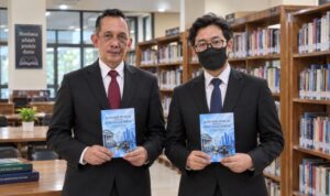 Bedah Buku Kedua Yulianto-Eko Bahas Kontrol Hukum terhadap Kekuasaan Fiskal Doc. Adv. Yulianto Kiswocahyono, S.E., S.H., BKP dan Eko Wahyu Pramono, S.Tr.P., S.Ak. memperlihatkan sampul buku kedua karya mereka berjudul “Kontrol Hukum terhadap Kekuasaan Fiskal: Kajian Ultra Vires atas Regulasi Kuasa Wajib Pajak dalam PMK Nomor 44 Tahun 2026.” Buku tersebut merupakan kelanjutan dari karya pertama keduanya, “Merebut Independensi Pengadilan Pajak,” dan membahas kajian mengenai batas kewenangan fiskal negara, regulasi kuasa Wajib Pajak, serta kontrol hukum terhadap pembentukan dan pelaksanaan regulasi perpajakan.
