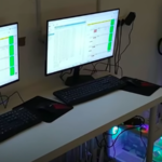 Doc. Sejumlah unit komputer terlihat berada di atas meja di lokasi rumah dinas di Kompleks Perumahan Angkatan Darat (KPAD) Cijantung, Jakarta Timur, yang diduga digunakan sebagai tempat operasional judi online. Perangkat elektronik tersebut termasuk barang yang menjadi perhatian dalam pengungkapan kasus dan proses pemeriksaan aparat. (Foto: Dokumentasi lokasi kejadian. Sumber: Warga).