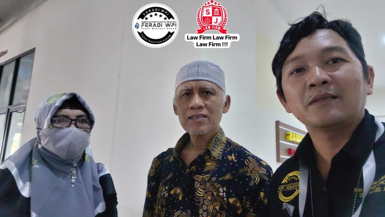 Doc. Tim hukum FERADI WPI bersama Istriwinasih berfoto bersama usai menindaklanjuti perkembangan perkara pinjaman Rp150 juta di Polda Jawa Tengah dan Polrestabes Semarang, Jumat (2/10/2026). Pertemuan tersebut membahas tindak lanjut SP2HP-2 serta menunggu laporan kemajuan (Lapju) dari Polrestabes Semarang kepada Polda Jateng.