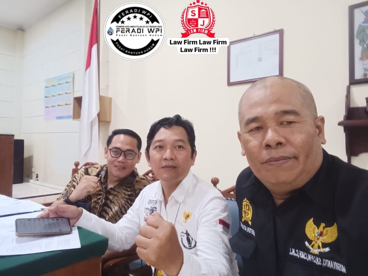 Doc. Sukindar, S.H., bersama tim hukum FERADI WPI dan SUBUR JAYA LAWFIRM usai mendampingi persidangan perkara perdata Nomor 292/Pdt.G/2026/PN Smg di Pengadilan Negeri Semarang, Senin (5/10/2026). Persidangan tersebut memasuki agenda pembuktian dalam perkara yang melibatkan BPR Artomoro sebagai Tergugat I.