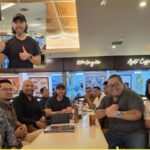 Doc. Ketua Umum HAMI Bersatu Adv. Sunan Kalijaga bersama Ketua Umum FERADI WPI Adv. Donny Andretti dan jajaran pengurus serta advokat HAMI Bersatu dan FERADI WPI saat foto bersama di sela pertemuan di Food Court Lantai 3 Mall Ciputra Semarang, Jawa Tengah, Senin (5/10/2026). Pertemuan tersebut membahas pengembangan layanan bantuan hukum, penyuluhan hukum, serta akses masyarakat terhadap layanan keadilan.
