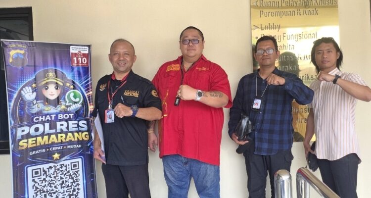 Doc. Tim Hukum FERADI WPI bersama Firma Hukum Subur Jaya dan Rekan berfoto bersama usai hadir di Polres Semarang, Senin (5/10/2026), dalam rangka menyampaikan permohonan waktu mediasi terkait perkara yang melibatkan tiga klien berinisial AW, D, dan DP.