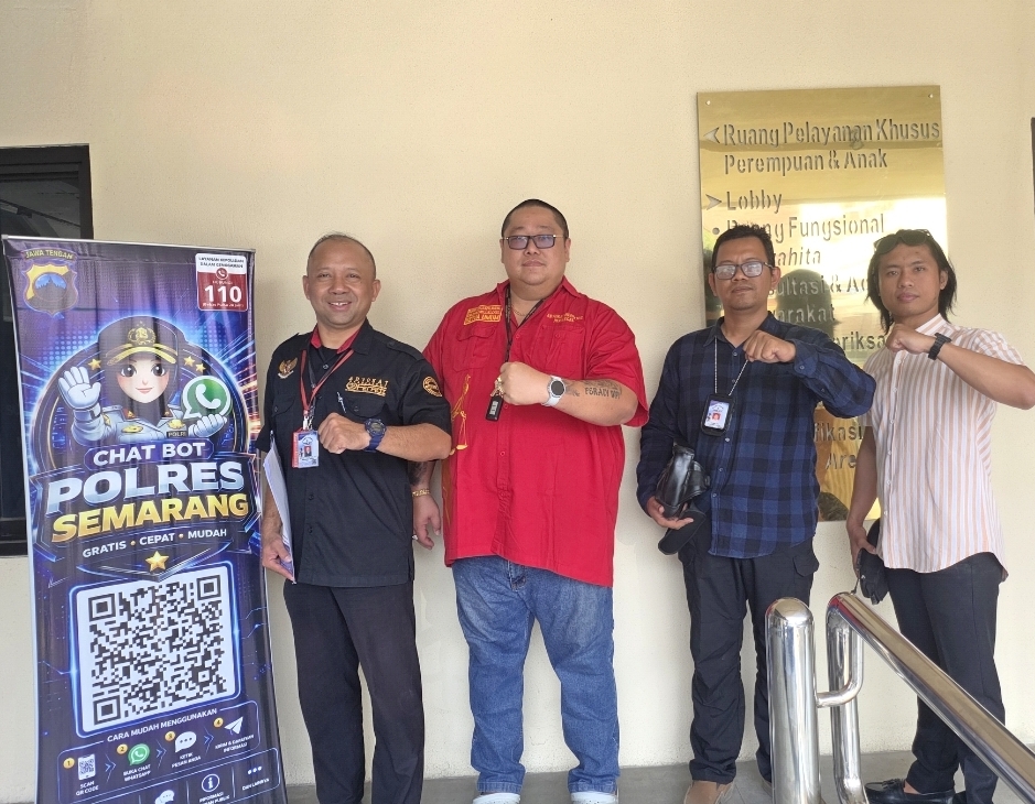 Doc. Tim Hukum FERADI WPI bersama Firma Hukum Subur Jaya dan Rekan berfoto bersama usai hadir di Polres Semarang, Senin (5/10/2026), dalam rangka menyampaikan permohonan waktu mediasi terkait perkara yang melibatkan tiga klien berinisial AW, D, dan DP.