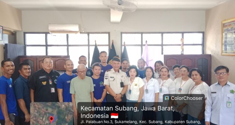 Doc. Ketua PBH FERADI WPI Area Subang II sekaligus Kepala Divisi Pembelaan Organisasi DPP FERADI WPI, Ass. Adv. Benni Rusli, bersama tim dari perkumpulan BKSG dan Gereja Eben-Haezer Subang berfoto bersama dalam kegiatan pelayanan kerohanian bersama warga binaan di Lapas Kelas IIA Subang, Senin (5/10/2026).