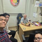 Doc. Tim Advokasi Hukum GPPMI yang diwakili Kornas GPPMI Jonathan Panjaitan, Ketua Tim Advokasi Hukum Yoshua Rivaldo, dan anggota tim Farhan saat melakukan audiensi dan koordinasi dengan Kasubnit Resmob Jakarta Selatan. Pertemuan tersebut membahas sejumlah persoalan hukum serta kepentingan masyarakat di Jakarta Selatan.