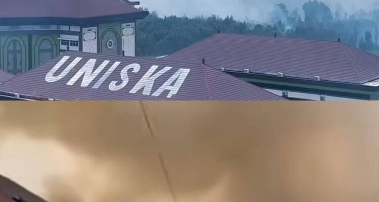 Doc. Kampus Universitas Islam Kalimantan Muhammad Arsyad Al Banjari (UNISKA MAB) di kawasan Handil Bakti, Kabupaten Barito Kuala, Kalimantan Selatan, terlihat dari kejauhan dengan kepulan asap karhutla yang tampak di sekitar kawasan pada Rabu (7/10/2026). Kondisi tersebut terjadi saat sejumlah titik kebakaran lahan berada di sekitar kawasan kampus dan penanganan masih dilakukan oleh petugas serta relawan pemadam.