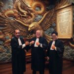 Doc. Ketua Umum FERADI WPI, Adv. Donny Andretti, S.H., S.Kom., M.Kom., C.MD., C.PFW., C.MDF., C.JKJ., bersama Wakil Ketua Umum DPP FERADI WPI sekaligus Ketua DPC FERADI WPI Sidoarjo, Adv. Yulianto Kiswocahyono, S.H., S.E., BKP. Dokumentasi ini menggambarkan kebersamaan jajaran pimpinan FERADI WPI dalam memperkuat konsolidasi organisasi, mengembangkan kapasitas anggota, serta mendorong pendampingan hukum dan bantuan hukum pro bono bagi masyarakat yang membutuhkan. Di lingkungan FERADI WPI, Yulianto mendapat julukan “The Dragon of FERADI WPI”, yang merupakan bagian dari identitas dan penilaian internal organisasi terhadap kiprahnya.