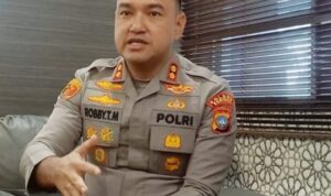 AKBP Robby Topan Manusiwa Ditunjuk Jadi Dirreskrimsus Polda Kepri, Gantikan Kombes Silvester Doc. AKBP Robby Topan Manusiwa, S.I.K., M.H., ditunjuk sebagai Direktur Reserse Kriminal Khusus (Dirreskrimsus) Polda Kepulauan Riau berdasarkan Surat Telegram Kapolri Nomor ST/2251/X/KEP./2026 tertanggal 10 Oktober 2026. Sebelumnya, ia menjabat sebagai Kabid Propam Polda Kepri.