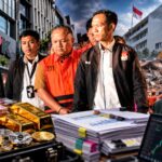 Doc. Ilustrasi penanganan perkara dugaan korupsi Dana Siap Pakai (DSP) kebencanaan di lingkungan Badan Nasional Penanggulangan Bencana (BNPB) yang ditangani Komisi Pemberantasan Korupsi (KPK). Visual menggambarkan pengawalan tersangka, barang bukti berupa uang tunai dan emas, aset kripto, serta konteks penanganan bencana dan penyaluran bantuan kepada masyarakat. Foto merupakan ilustrasi hasil olahan visual, bukan dokumentasi langsung seluruh rangkaian peristiwa atau barang bukti dalam perkara tersebut.