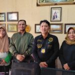 Doc. Sukindar, S.H., Wakil Ketua Umum DPP FERADI WPI, bersama Notaris dan PPAT Dina Ismawati, S.H., M.H., berfoto bersama di Kantor Ngaliyan Square, Kecamatan Ngaliyan, Kota Semarang, Senin (19/10/2026), dalam rangka kegiatan penanganan perjanjian pisah harta. Kegiatan ini berkaitan dengan pengaturan harta dan tanggung jawab keuangan pasangan sebagai bagian dari perencanaan hukum untuk keluarga dan kepentingan usaha.