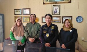 Doc. Sukindar, S.H., Wakil Ketua Umum DPP FERADI WPI, bersama Notaris dan PPAT Dina Ismawati, S.H., M.H., berfoto bersama di Kantor Ngaliyan Square, Kecamatan Ngaliyan, Kota Semarang, Senin (19/10/2026), dalam rangka kegiatan penanganan perjanjian pisah harta. Kegiatan ini berkaitan dengan pengaturan harta dan tanggung jawab keuangan pasangan sebagai bagian dari perencanaan hukum untuk keluarga dan kepentingan usaha.