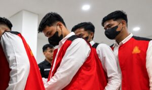 Enam Terdakwa Kasus Kematian Dua Debt Collector Minta Maaf di Persidangan Doc. Sejumlah terdakwa mengenakan rompi merah saat berada di lingkungan pengadilan. Foto ini digunakan untuk melengkapi pemberitaan mengenai persidangan kasus pengeroyokan yang menewaskan dua debt collector di kawasan Kalibata, Jakarta Selatan.
