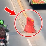 Doc. Kondisi separator atau pembatas jalur khusus Transjakarta di Koridor 9 yang ditandai lingkaran dan panah merah, dengan posisi pembatas di antara jalur kendaraan. Kondisi separator di sekitar Halte Ciliwung menjadi sorotan menyusul insiden kendaraan menabrak pembatas yang berulang dan mengganggu kelancaran lalu lintas serta operasional Transjakarta.