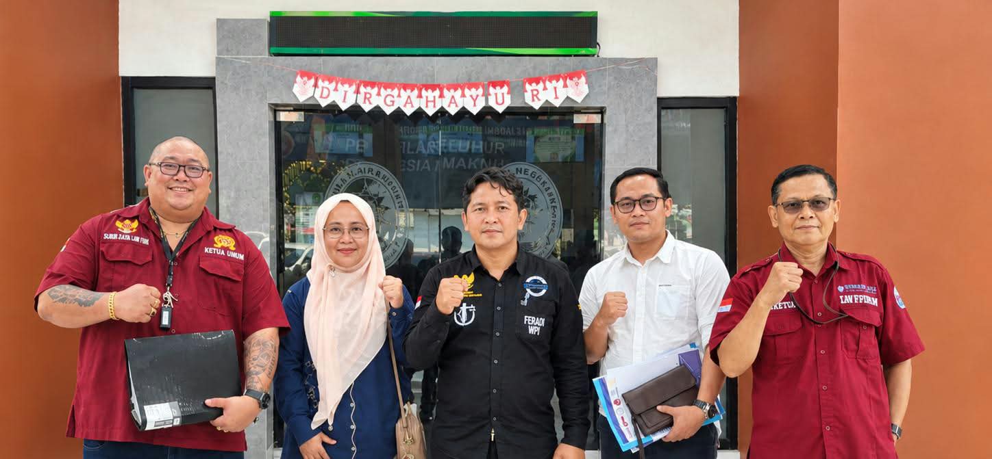 Doc. Tim hukum DPP FERADI WPI bersama Subur Jaya Law Firm berfoto bersama usai menghadiri sidang pembuktian pihak penggugat dalam perkara perdata Nomor 93/Pdt.G/2026/PN Kdl di Pengadilan Negeri Kendal Kelas IB, Selasa (27/10/2026). Persidangan selanjutnya dijadwalkan pada Selasa (3/11/2026), pukul 10.00 WIB, dengan agenda pembuktian dari pihak tergugat.