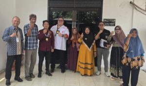 Doc. Tim Hukum FERADI WPI & Subur Jaya Lawfirm berfoto bersama usai mengikuti agenda sidang pembuktian pihak penggugat dalam perkara sengketa waris Ibu Manisah Nomor 88/Pdt.G/2026/PN Kdl di Pengadilan Negeri Kendal Kelas IB, Rabu (28/10/2026). Persidangan tersebut menjadi bagian dari proses pembuktian dalil penggugat terkait hak waris, dengan agenda sidang lanjutan berupa pembuktian dari pihak tergugat dan turut tergugat yang dijadwalkan pada Rabu (4/11/2026).